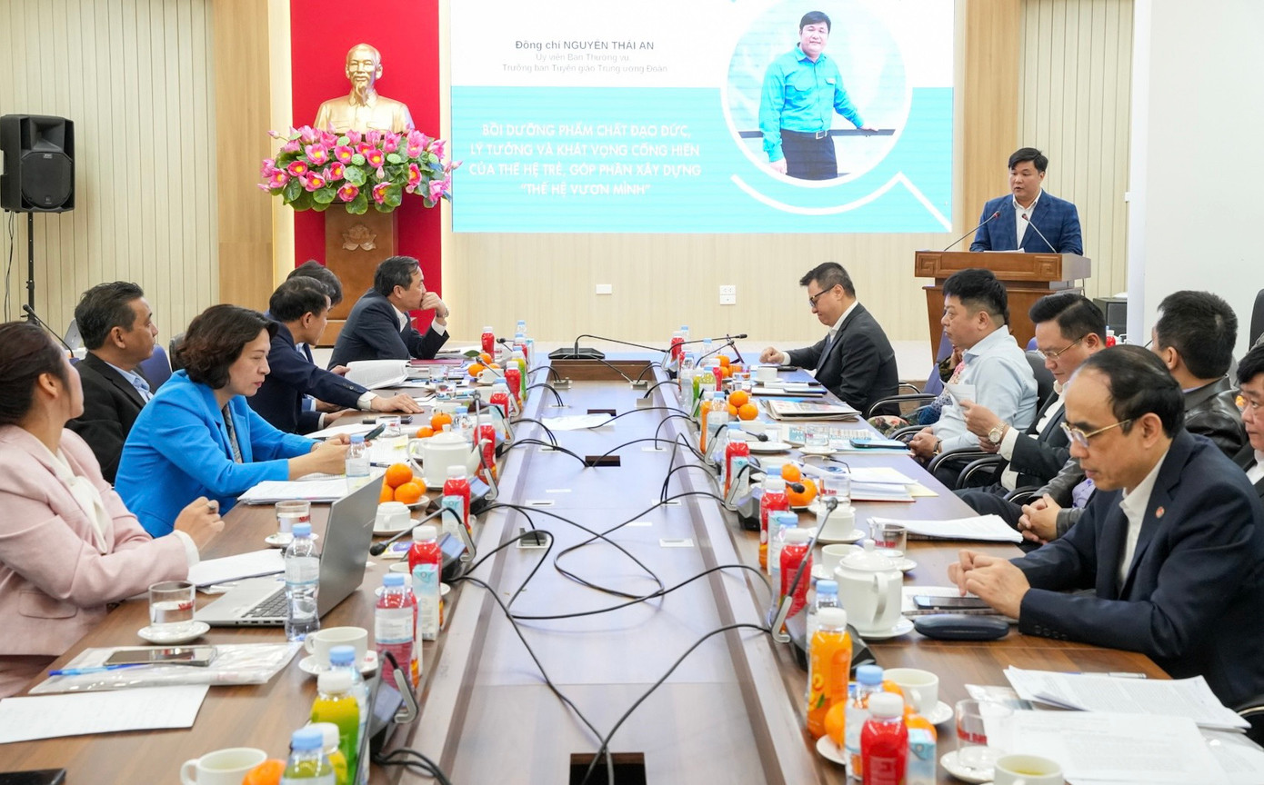 Anh Nguyễn Thái An, Trưởng ban Tuyên giáo T.Ư Đoàn chia sẻ tại hội nghị. Anh Nguyễn Thái An, Trưởng ban Tuyên giáo T.Ư Đoàn chia sẻ tại hội nghị.