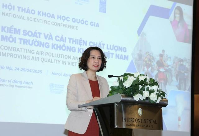 Thứ trưởng Bộ Y tế Nguyễn Thị Liên Hương phát biểu tại Hội thảo sáng 25/4.