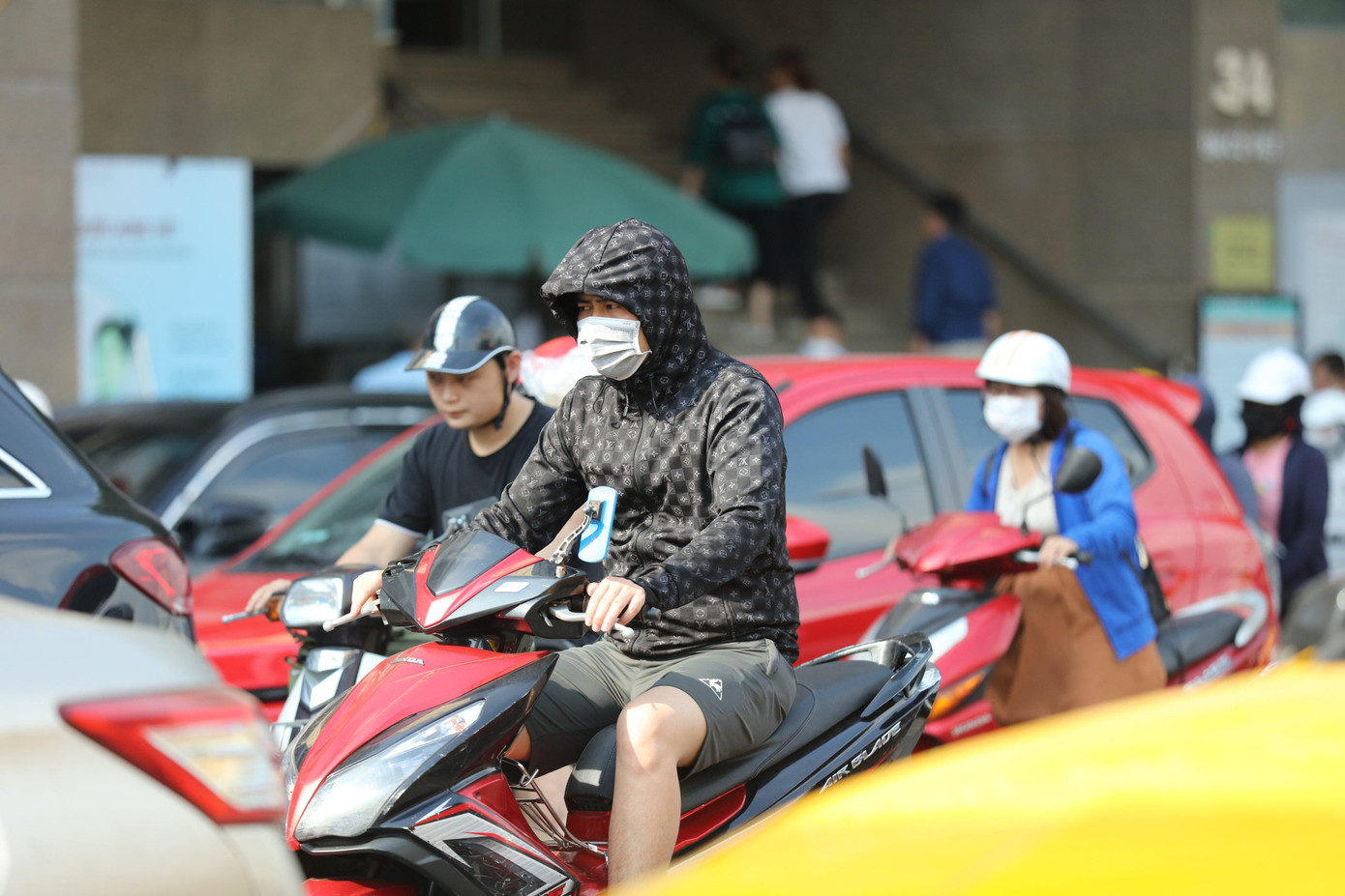 Miền Bắc, miền Trung hôm nay tiếp tục nắng nóng gay gắt. Ảnh: Như Ý.