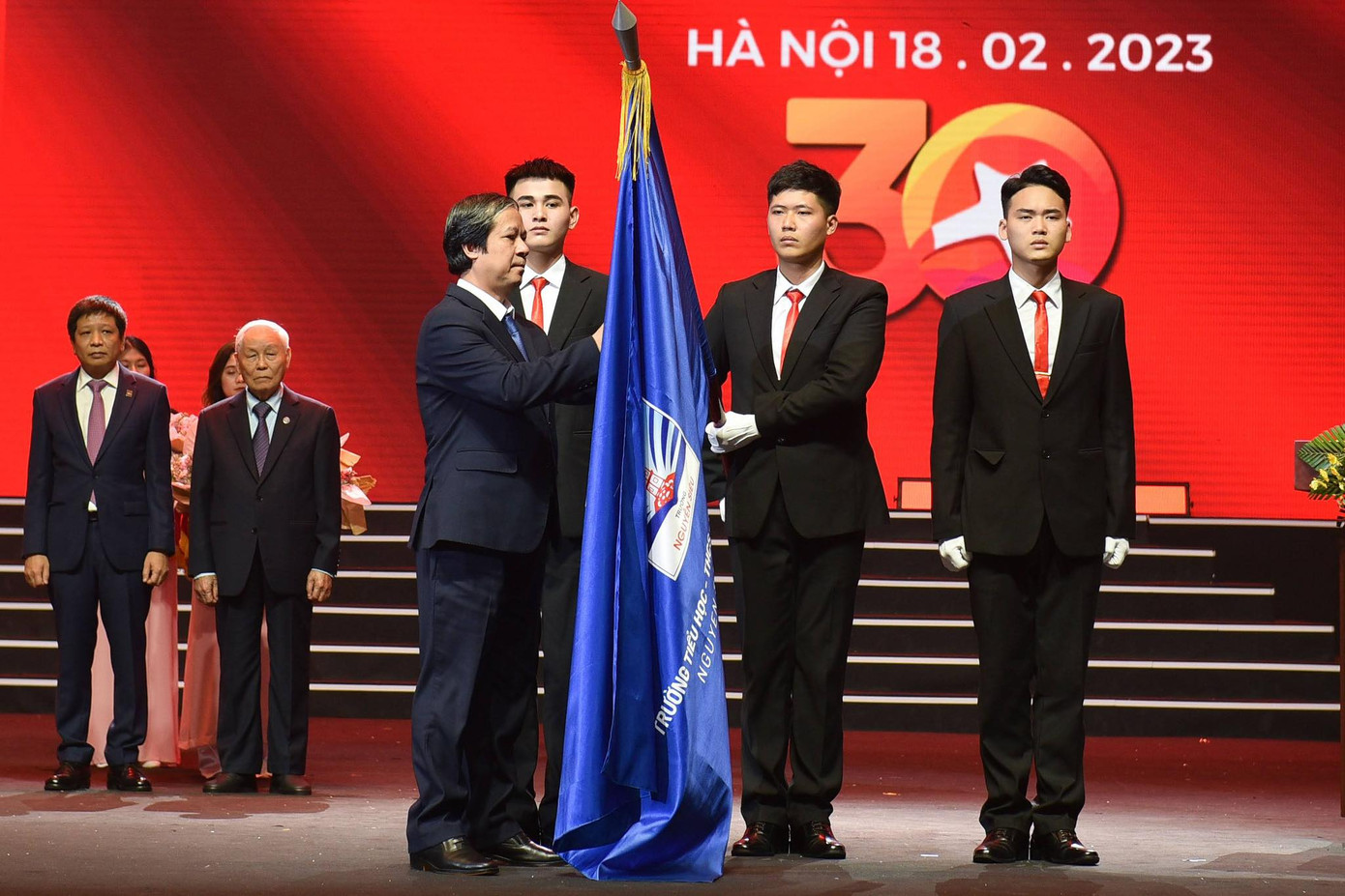 Dịp này, Trường Nguyễn Siêu vinh dự đón nhận Huân chương lao động hạng Nhất của Chủ tịch nước. Dịp này, Trường Nguyễn Siêu vinh dự đón nhận Huân chương lao động hạng Nhất của Chủ tịch nước.