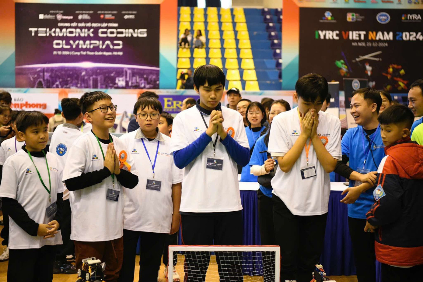 Căng thẳng, hồi hộp. Căng thẳng, hồi hộp.