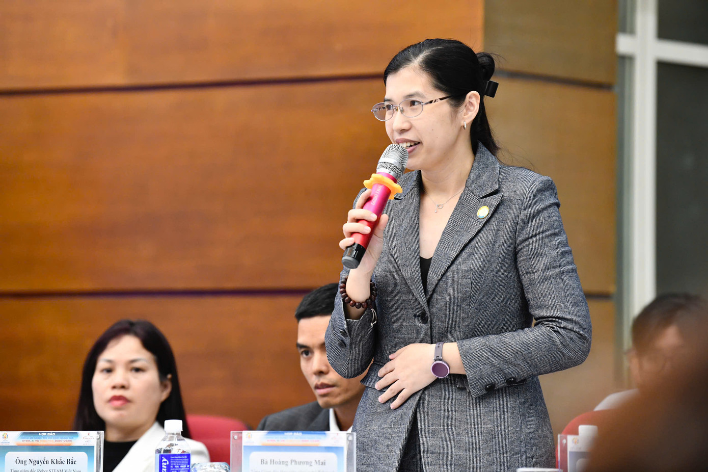 Bà Hoàng Phương Mai, Giám đốc Vận hành Tập đoàn Hanoi Telecom đồng thời là Tổng Giám đốc Học viện Công nghệ Tekmonk, đơn vị tổ chức giải đấu Tekmonk cho biết sẽ đồng hành, hỗ trợ học sinh thi đấu.