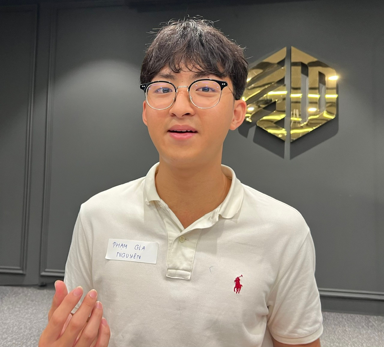 Phạm Gia Nguyên, học sinh lớp 12 Vật lý, Trường THPT Chuyên Hà Nội Amsterdam vừa trúng tuyển Đại học Columbia (Mỹ) với mức học bổng trị giá khoảng 4 tỉ đồng. Phạm Gia Nguyên, học sinh lớp 12 Vật lý, Trường THPT Chuyên Hà Nội Amsterdam vừa trúng tuyển Đại học Columbia (Mỹ) với mức học bổng trị giá khoảng 4 tỉ đồng.