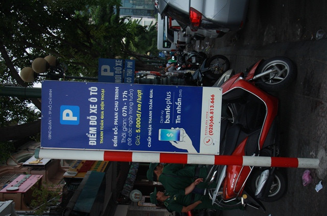 Ô tô gửi cả ngày chỉ 5000 đồng/lượt ở TPHCM ảnh 8