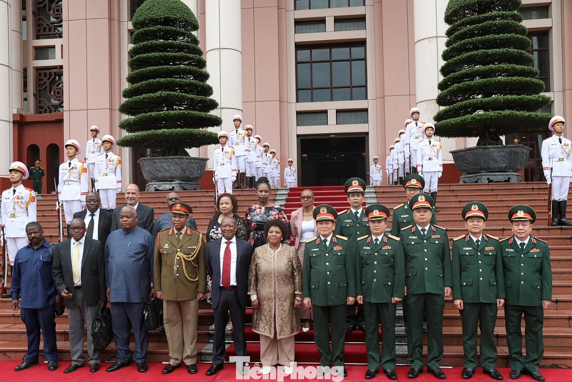 Bộ trưởng Ngô Xuân Lịch trao đổi những gì với người đồng cấp phía Nam Phi ảnh 2