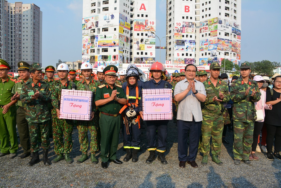 Hà Nội diễn tập phòng thủ dân sự, ứng phó sự cố hóa chất độc hại ảnh 6