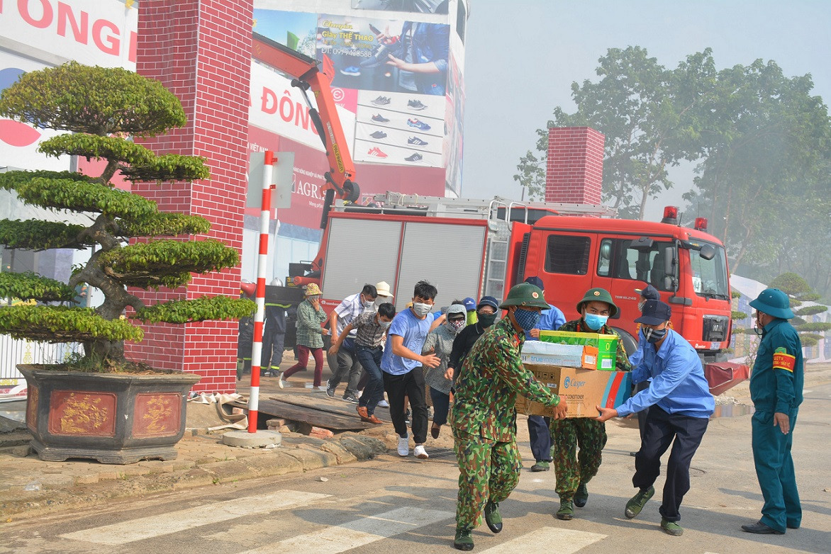 Hà Nội diễn tập phòng thủ dân sự, ứng phó sự cố hóa chất độc hại ảnh 2