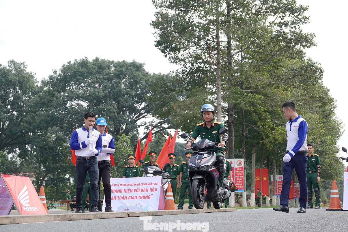 2.000 ĐVTN hưởng ứng Ngày hội văn hóa giao thông ảnh 6