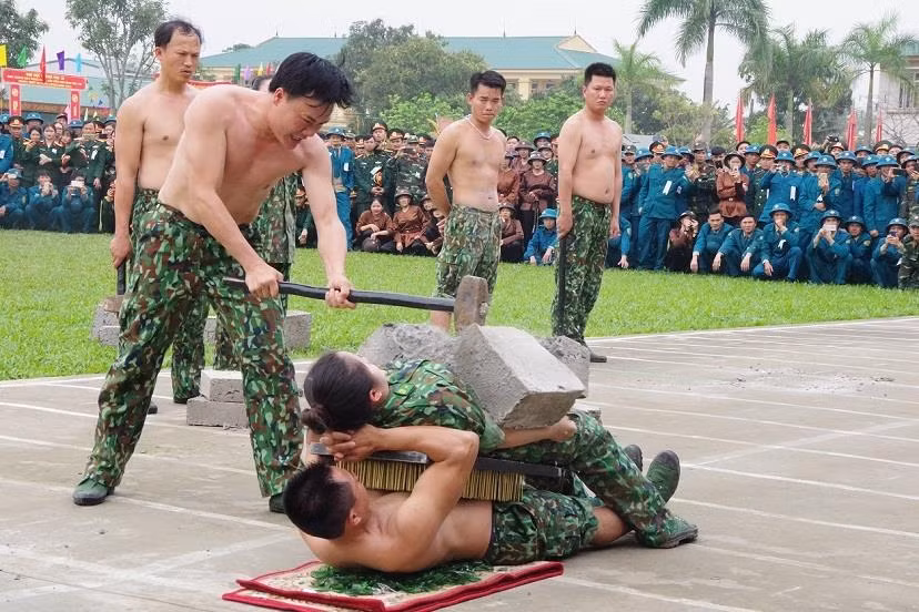 Đại đội Trinh sát 20 và đặc nhiệm Biên phòng đua tài võ nghệ, khí công ảnh 2
