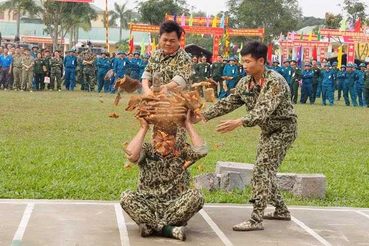 Đại đội Trinh sát 20 và đặc nhiệm Biên phòng đua tài võ nghệ, khí công ảnh 5