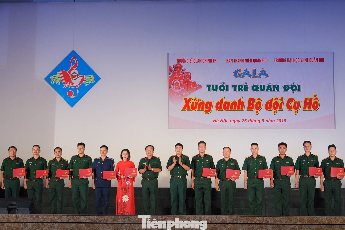 Sôi động Gala của cán bộ Đoàn áo lính ảnh 1