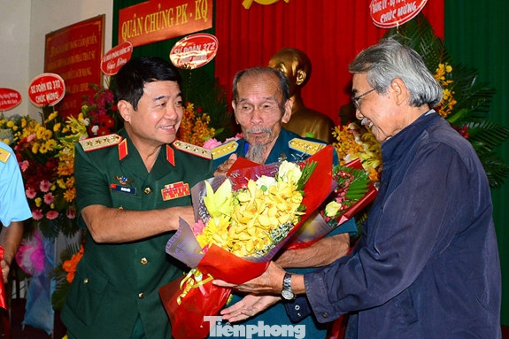 Huyền thoại Nguyễn Văn Bảy qua các tấm hình của Thượng tướng Võ Văn Tuấn ảnh 3