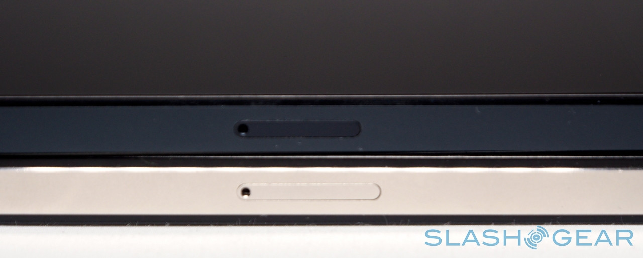 Hai khe cắm SIM có kích thước khác nhau