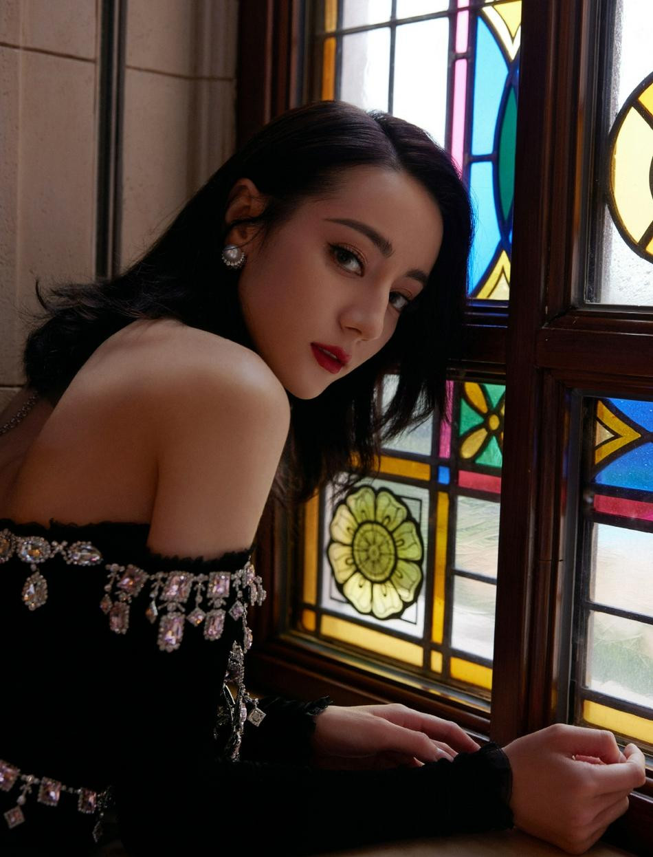 Theo người hâm mộ, Nhiệt Ba xứng đáng với danh hiệu "nữ thần Thất Tịch" năm nay, bỏ xa cả đàn chị Triệu Lệ Dĩnh.