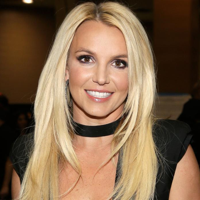 Britney Spears phản đối cha ruột kiểm soát cuộc đời cô. Britney Spears phản đối cha ruột kiểm soát cuộc đời cô.