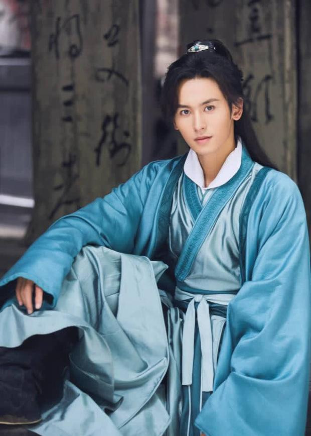 Trương Triết Hạn thành danh nhờ "Sơn Hà Lệnh" nhưng chỉ được vài tháng đã "bay màu" vì bê bối đời tư.