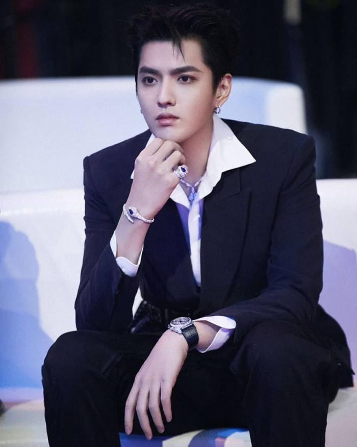 Ngô Diệc Phàm dùng thủ đoạn mời đóng MV để "săn" gái.