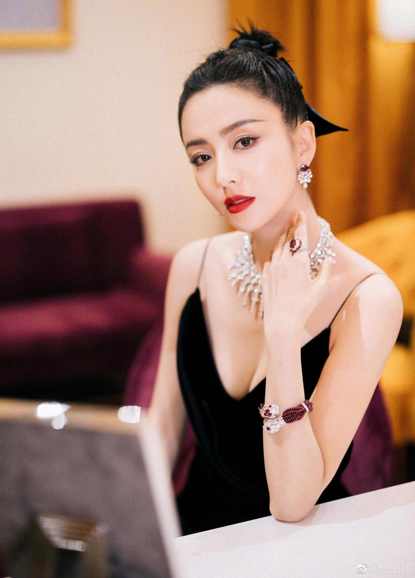 Vị trí thứ 8: Đồng Lệ Á. Tổng doanh thu phòng vé là 5,779 tỷ nhân dân tệ (20.370 tỷ đồng).