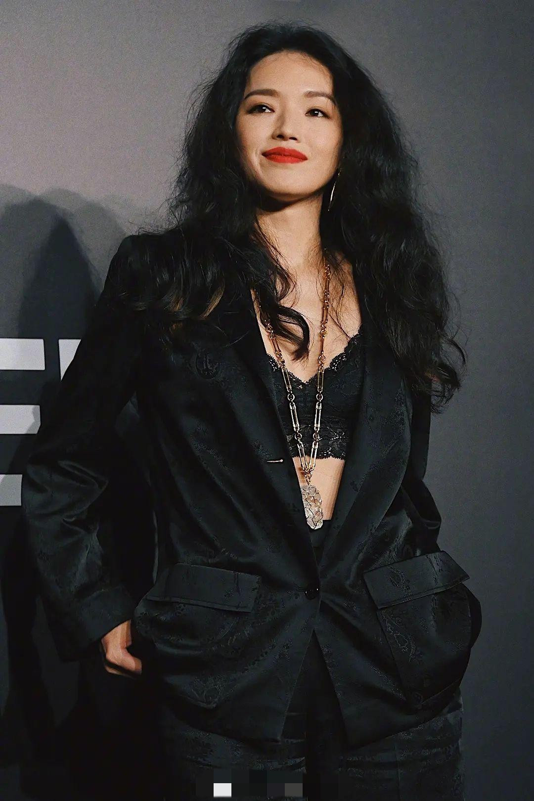 Vị trí thứ 5: Thư Kỳ. Tổng doanh thu phòng vé là 6,844 tỷ nhân dân tệ (24.124 tỷ đồng)