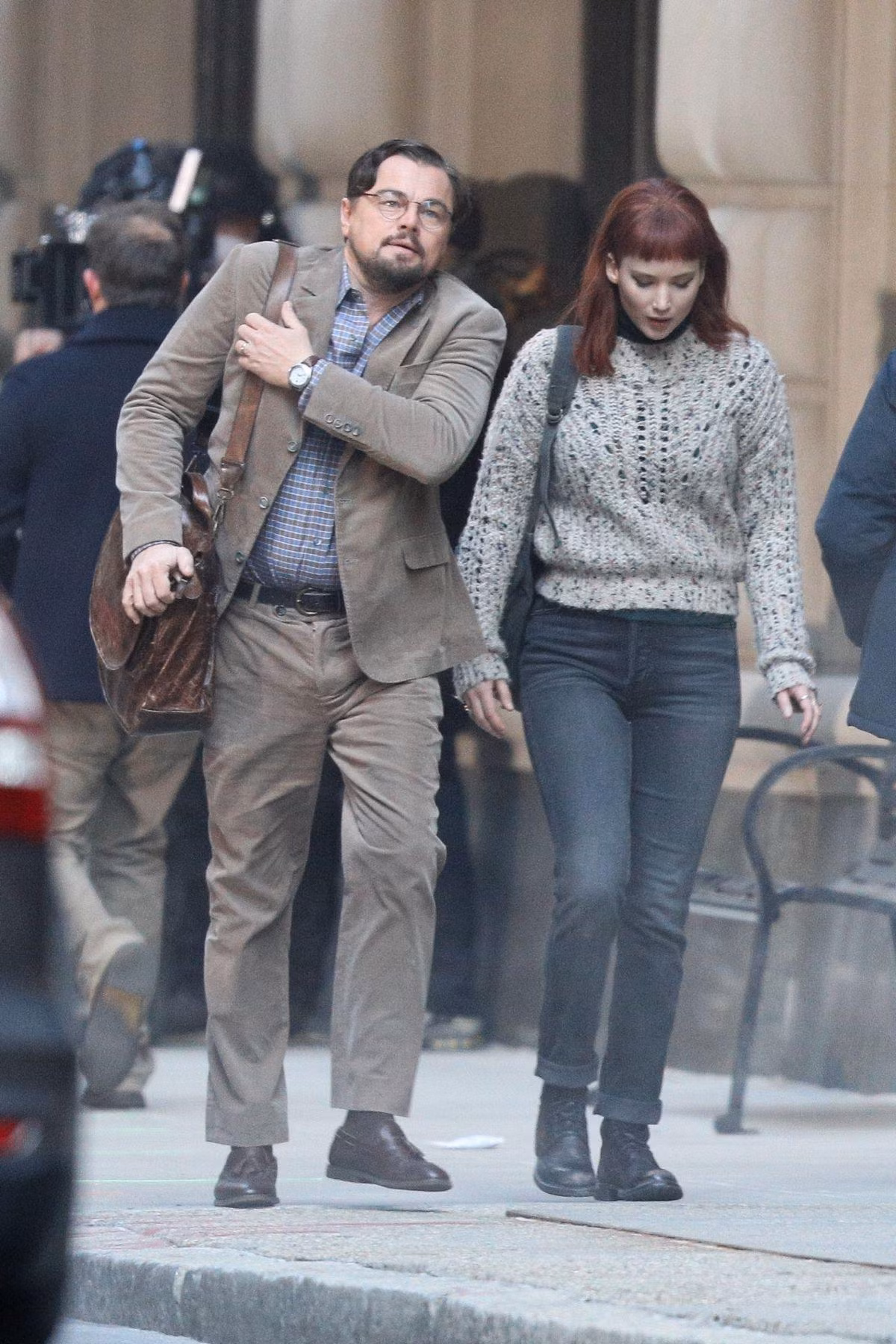 Leonardo DiCaprio và Jennifer Lawrence trên phim trường “Don't Look Up”.