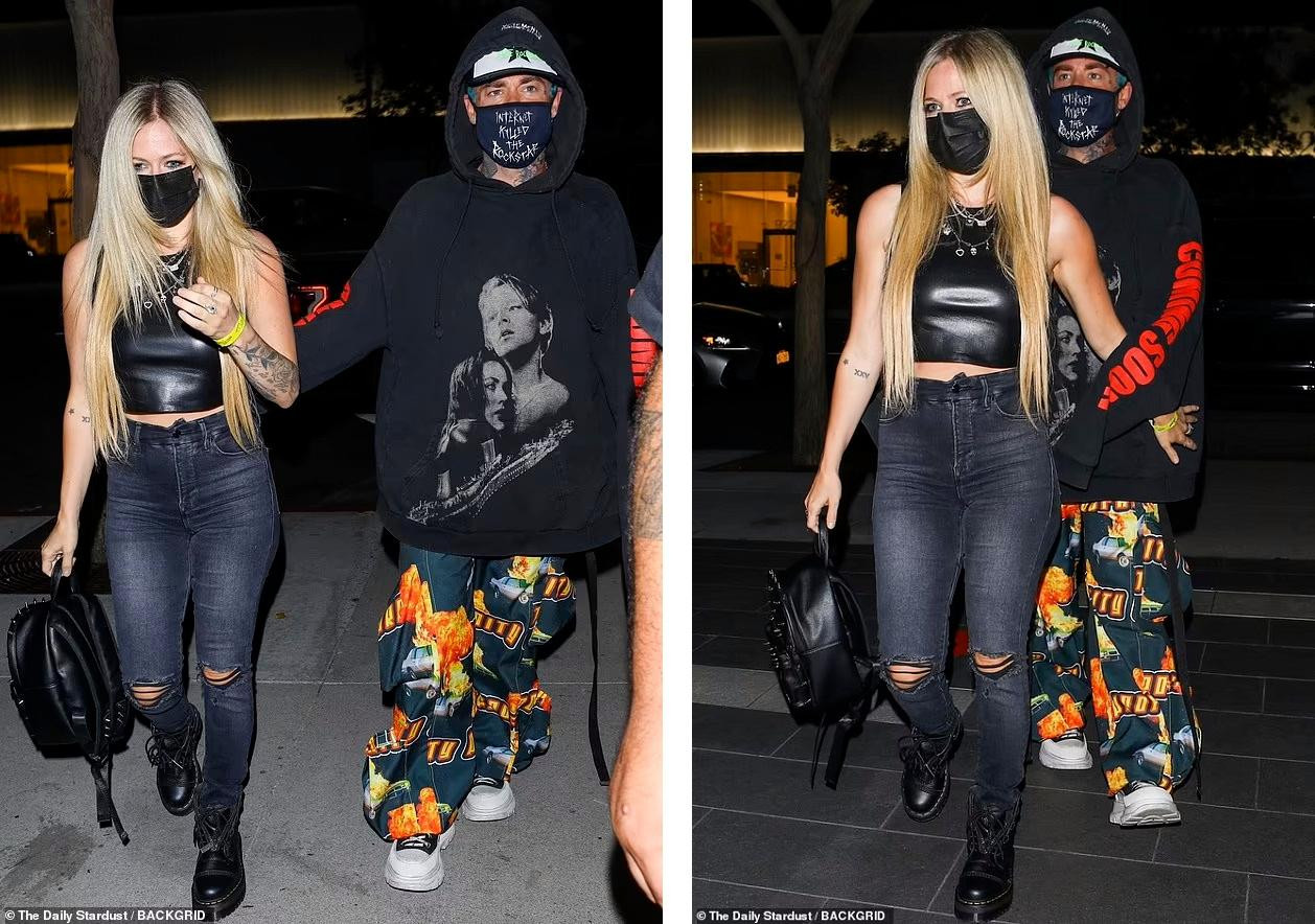 Vài ngày trước, Avril bị bắt gặp hẹn hò với bạn trai kém 3 tuổi, ca/nhạc sĩ Mod Sun. Mối quan hệ tình cảm của hai người công khai vào hồi tháng 2 chỉ vài tuần sau khi Avril và Mod Sun phát hành bản song ca Flames. Trước đó, cô từng qua lại trong một năm với Phillip, con trai của tỷ phú Fayez Sarofim, và chia tay cuối năm 2019. Cô cũng có hai cuộc hôn nhân thất bại với Chad Kroeger (kết hôn 2013–2015) và Deryck Whibley (kết hôn 2006–2010).