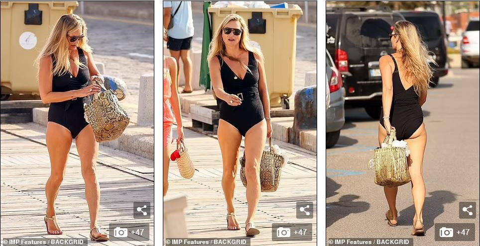 Siêu mẫu huyền thoại mặc áo tắm liền thân màu đen, nhấn ở chi tiết xẻ chữ V ở phần ngực và lưng, kết hợp với sandal, mắt kính và túi đựng đồ khá to.