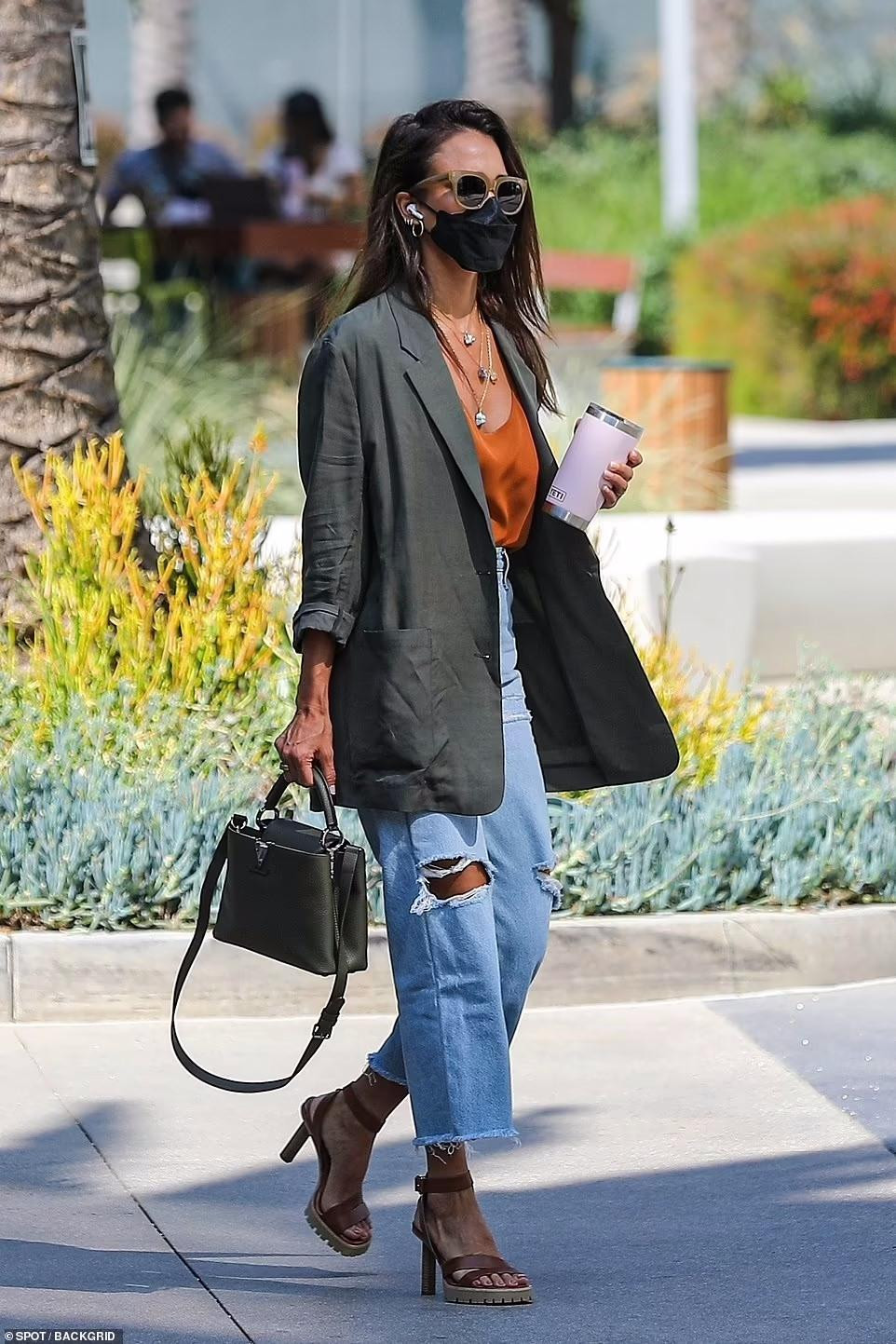 Jessica hiện tại đã dừng đóng phim. Cô tập trung thời gian cho chăm sóc gia đình và điều hành công ty riêng The Honest Company, với 190 nhân viên và được định giá 1,54 tỷ USD.