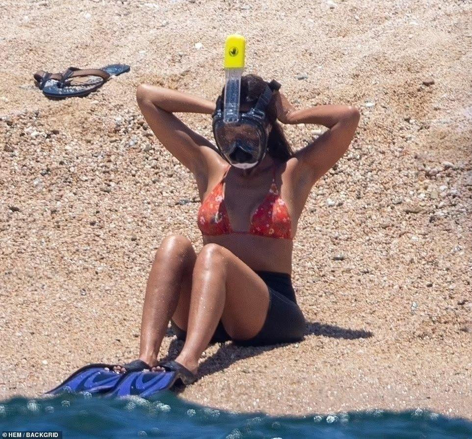 Không thấy các con trong chuyến đi, Jessica và chồng dường như muốn dành thời gian riêng tư cùng nhau.