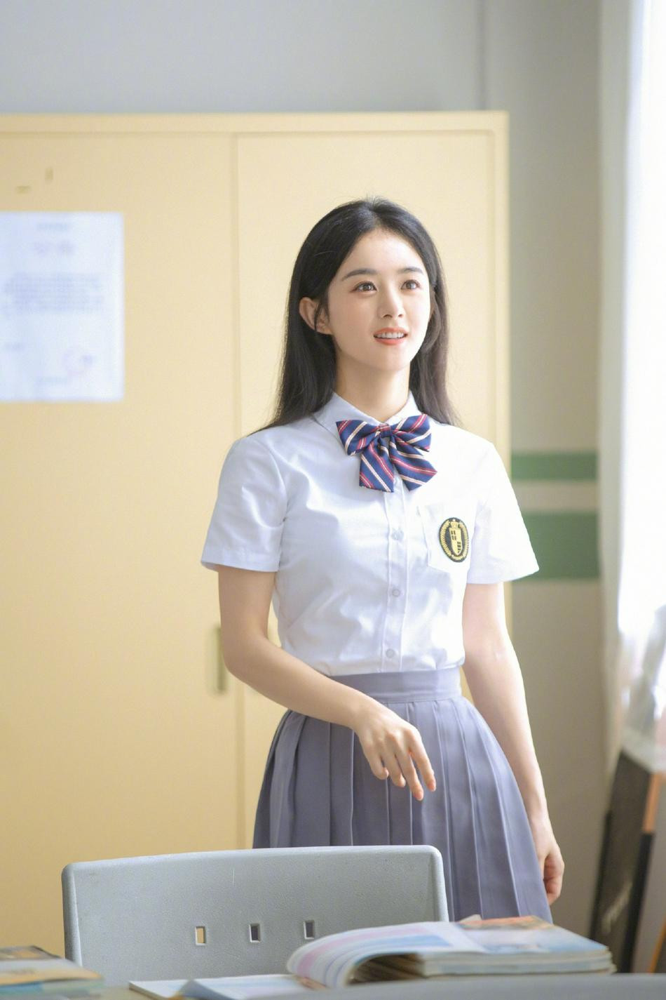 Dân mạng không ngớt lời khen ngợi trước vẻ đẹp "không tuổi" của nữ diễn viên "Hoa Thiên Cốt": "Nữ thần của lòng tôi", "Ai nghĩ Triệu Lệ Dĩnh đã U40", "Triệu Lệ Dĩnh thực sự quá trẻ"...