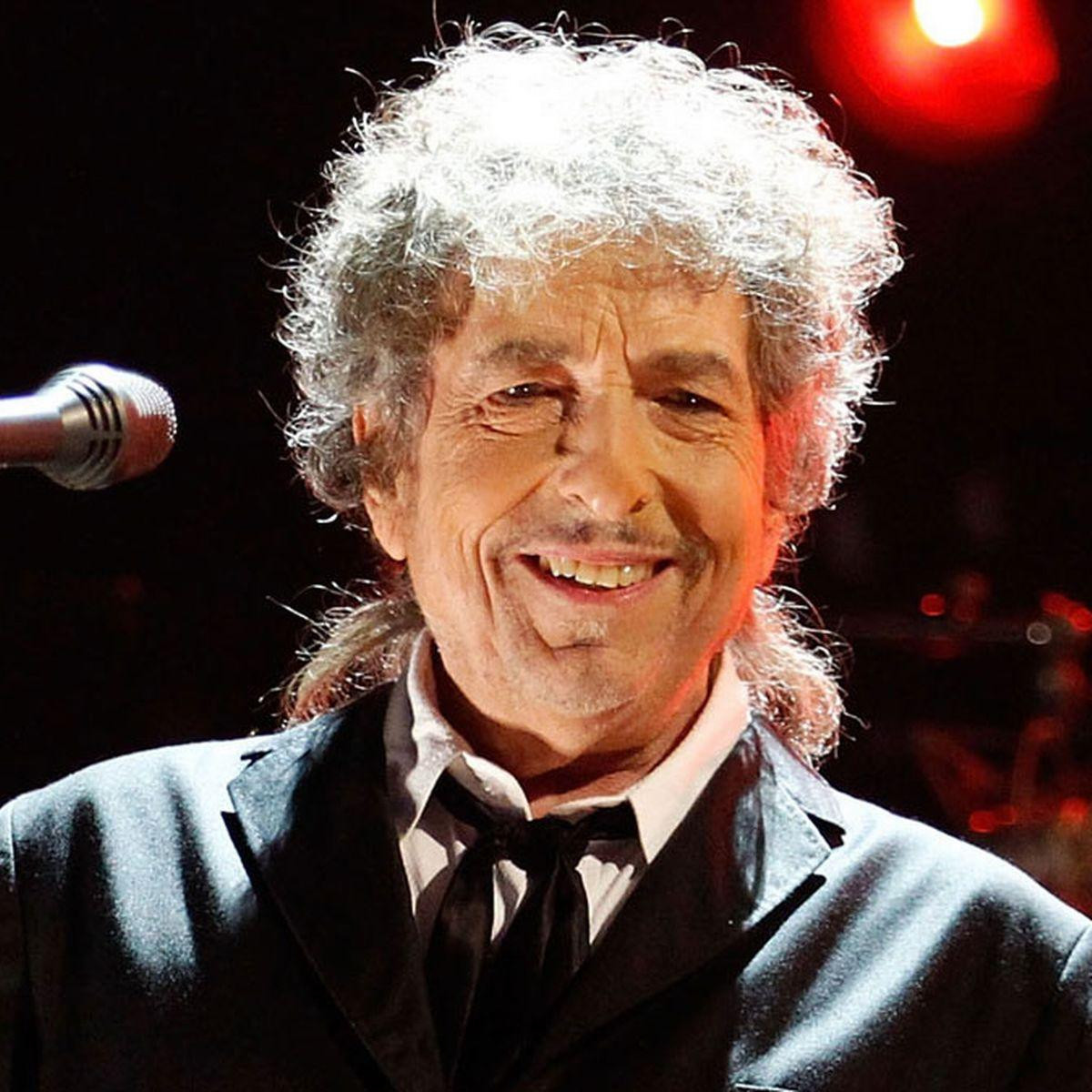 Bob Dylan là nghệ sĩ huyền thoại của Mỹ. Bob Dylan là nghệ sĩ huyền thoại của Mỹ.