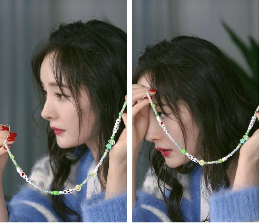 "Góc nghiêng thần thánh" gây thương nhớ. Không ít dân mạng trầm trồ trước diện mạo tinh xảo và "hack tuổi" của bà mẹ một con.