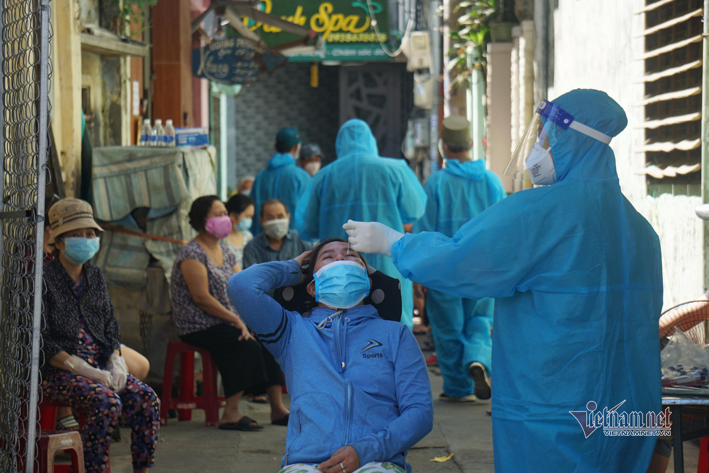 Bảy ngày tạm dừng tất cả hoạt động, Đà Nẵng sẽ tập trung vào việc lấy mẫu xét nghiệm đại diện 100% người dân TP, để truy vết, tách F0 ra khỏi cộng đồng, đánh giá nguy cơ và có biện pháp chống dịch phù hợp trong thời gian tới