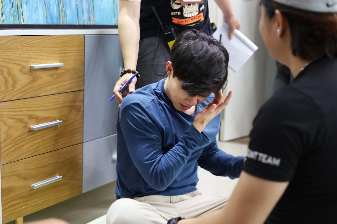 Anh Tú chấn thương nhẹ sau cảnh đối đầu với Kiều Minh Tuấn Anh Tú chấn thương nhẹ sau cảnh đối đầu với Kiều Minh Tuấn