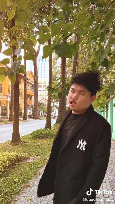 Các sắc thái từ “so deep” đến hài hước được thể hiện trên nền nhạc Bước Qua Nhau