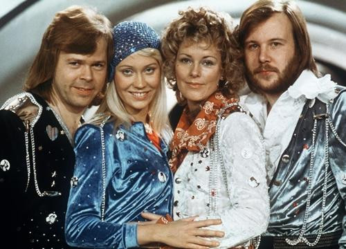 Ban nhạc ABBA trở nên nổi tiếng sau ca khúc Waterloo ra mắt vào năm 1974 và dần dần chinh phục người yêu nhạc trên toàn cầu. Ban nhạc ABBA trở nên nổi tiếng sau ca khúc Waterloo ra mắt vào năm 1974 và dần dần chinh phục người yêu nhạc trên toàn cầu.