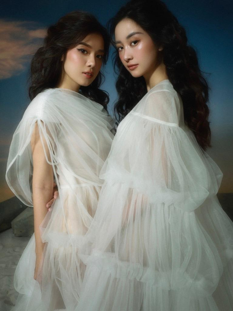 Cùng sinh năm 1995 và hoạt động nghệ thuật, Jun Vũ và Hoàng Yến trở nên thân thiết sau khi tham gia phim Tháng Năm Rực Rỡ Cùng sinh năm 1995 và hoạt động nghệ thuật, Jun Vũ và Hoàng Yến trở nên thân thiết sau khi tham gia phim Tháng Năm Rực Rỡ