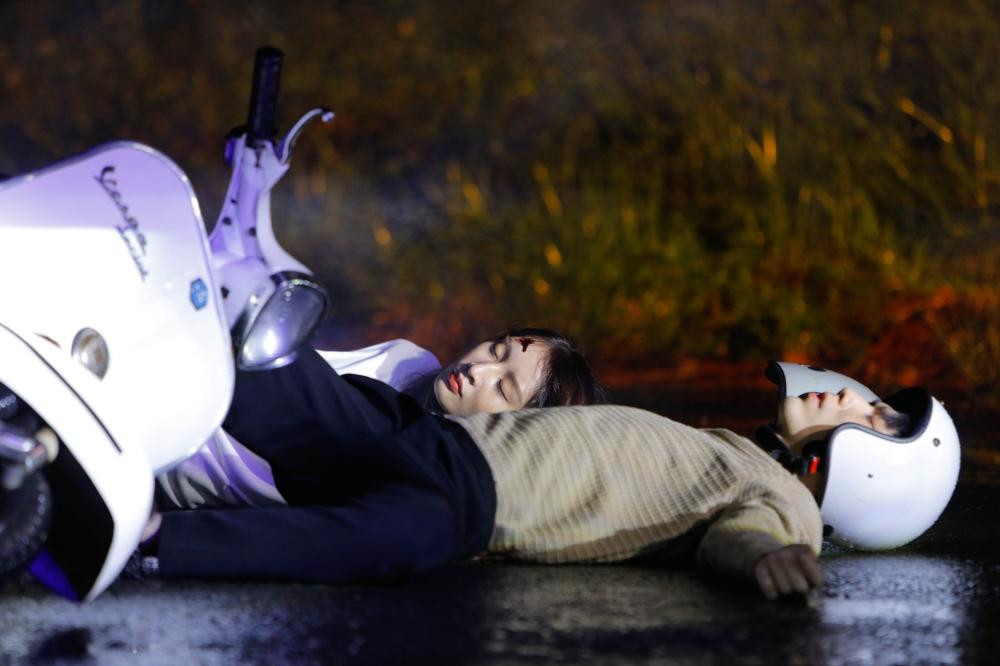 MV được xây dựng theo hướng drama với những tình tiết bất ngờ.