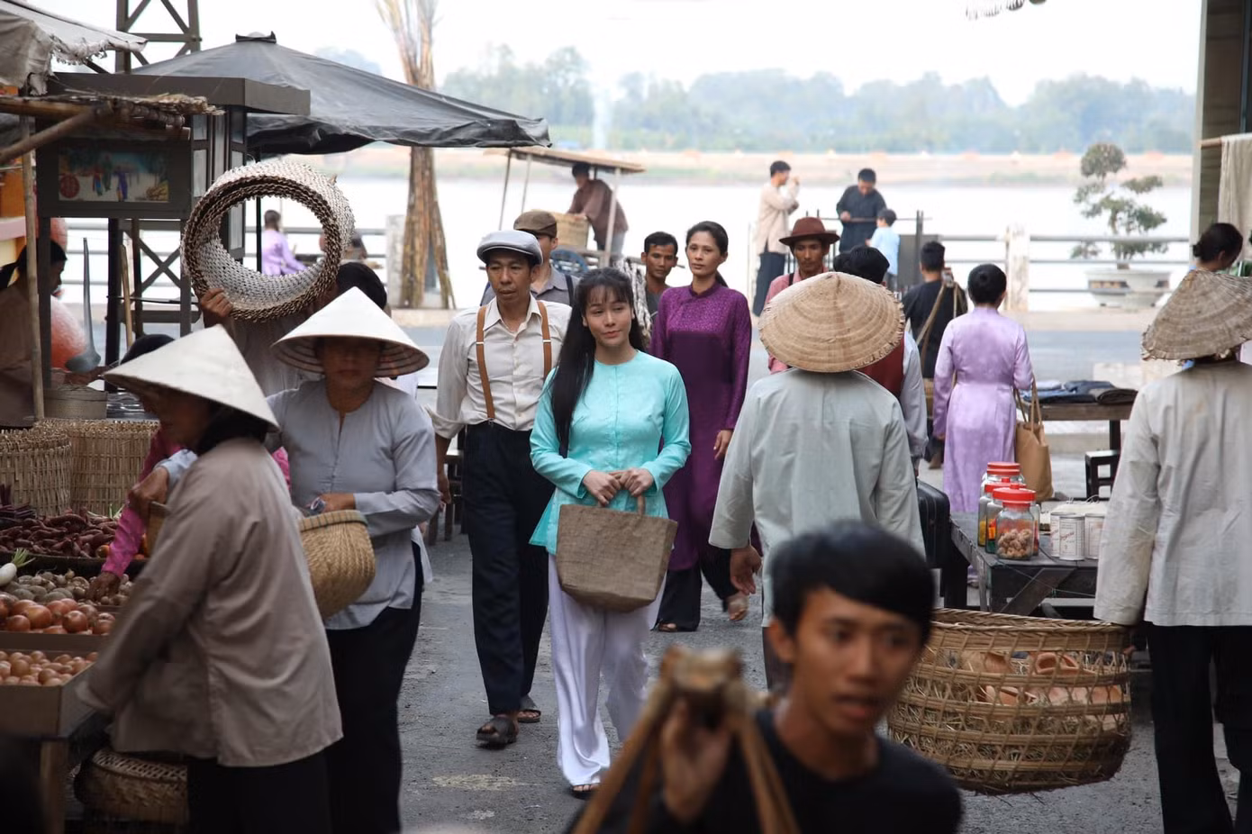 Lưới trời lấy bối cảnh vào những năm 1940 - 1960