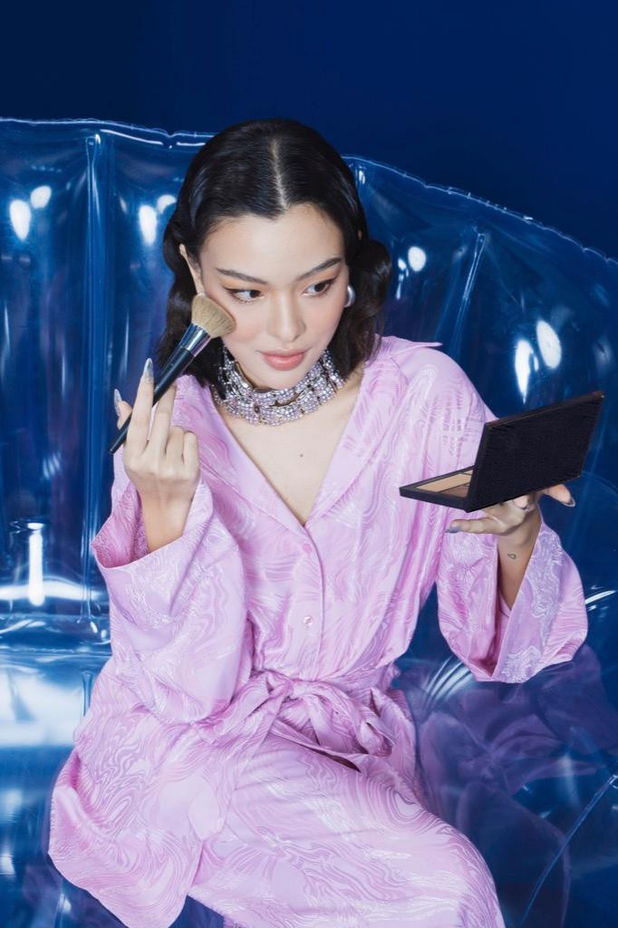 Hãy tự tin "biến hình", chọn cho mình trang phục thật phù hợp để trở thành "nhân vật của năm" Hãy tự tin "biến hình", chọn cho mình trang phục thật phù hợp để trở thành "nhân vật của năm"