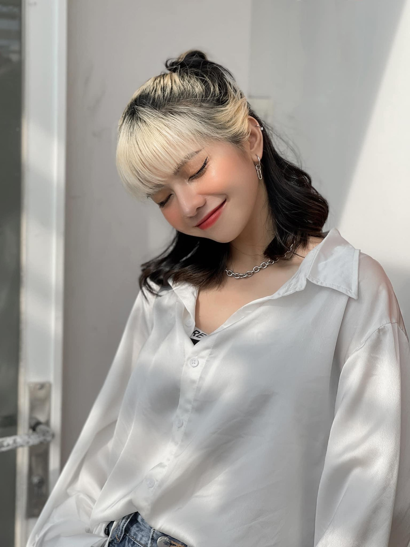 Nếu chỉ nhìn lướt qua, CiiN trông rất giống nàng út Lisa của BLACKPINK