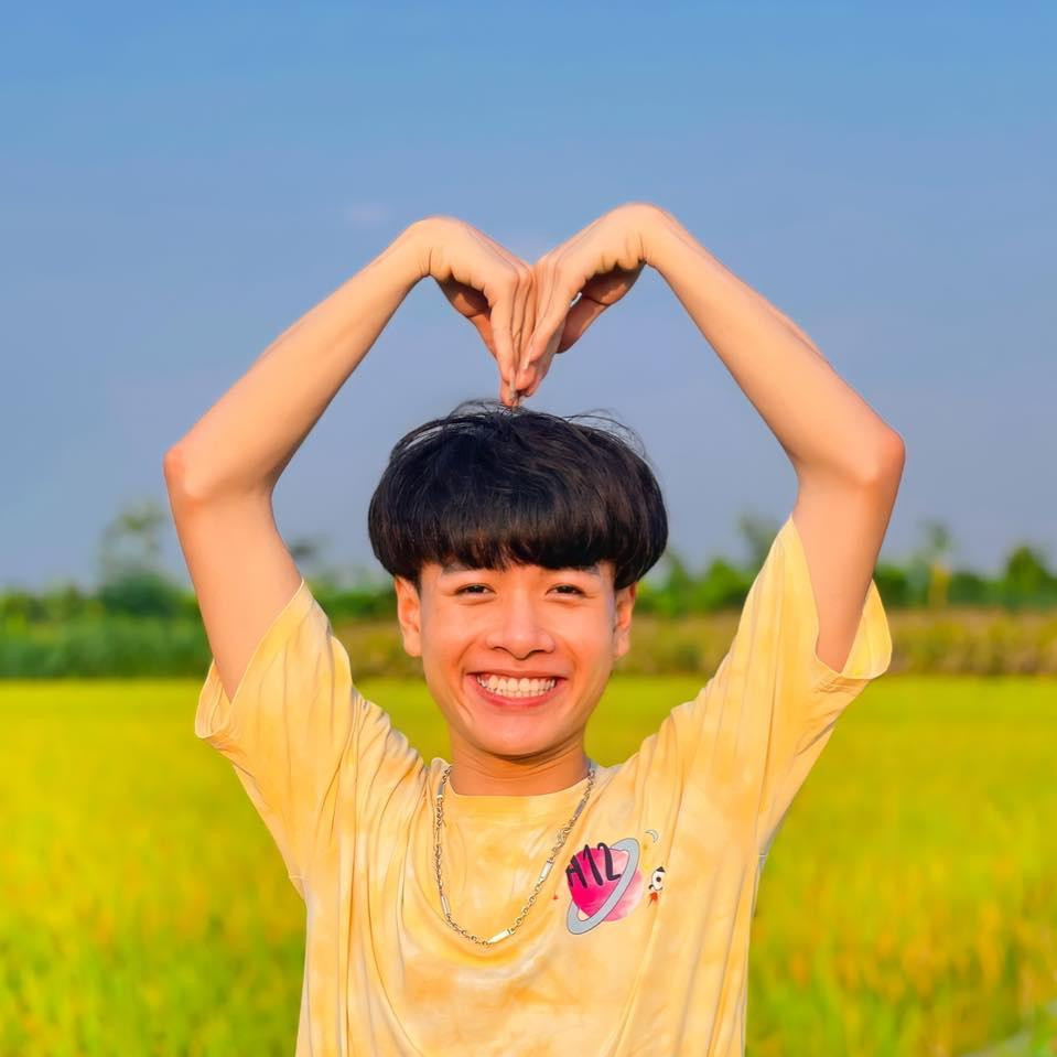 Ngoại hình đáng yêu của chàng TikToker ngoài đời