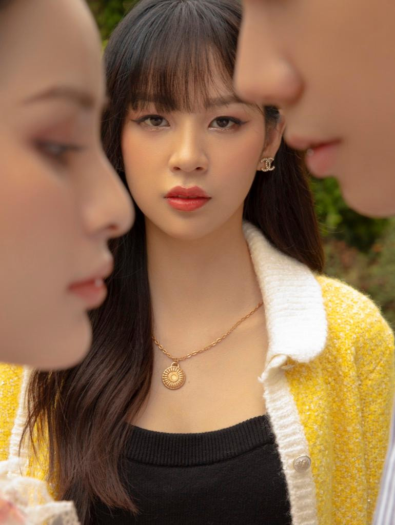 Giọng hát của Phí Phương Anh vẫn không được đánh giá cao trong ca khúc "Mập Mờ" Giọng hát của Phí Phương Anh vẫn không được đánh giá cao trong ca khúc "Mập Mờ"