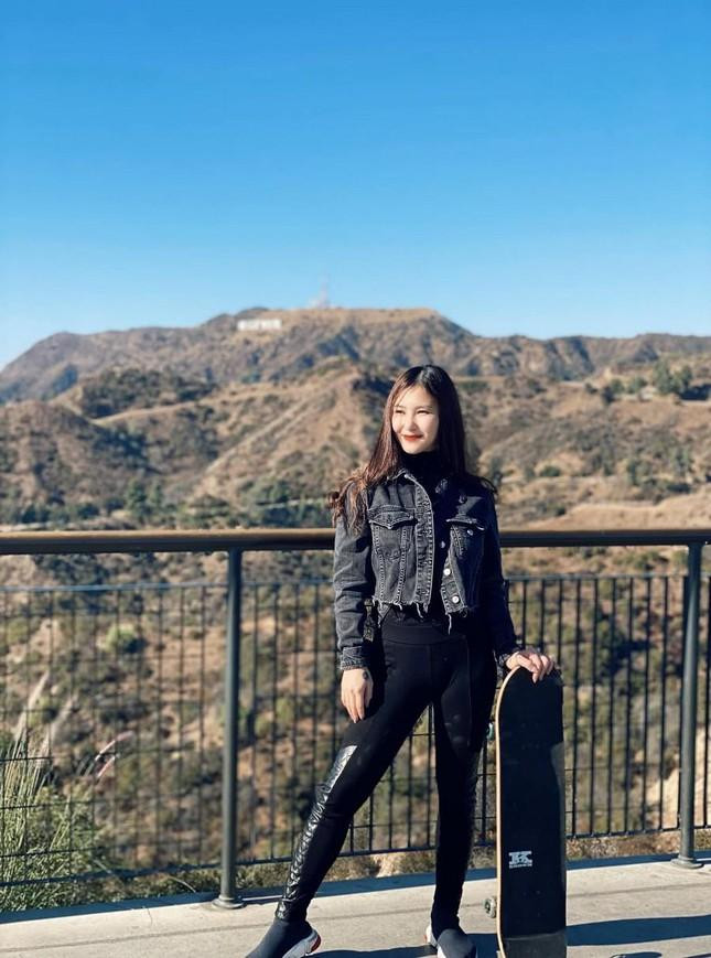 Hiện tại, nữ ca sĩ đang học tập và làm việc tại Mỹ