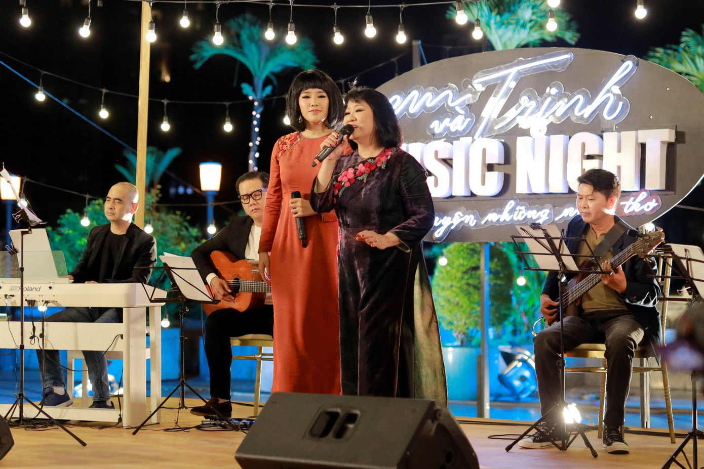 Ca sĩ Cẩm Vân và Cece Trương