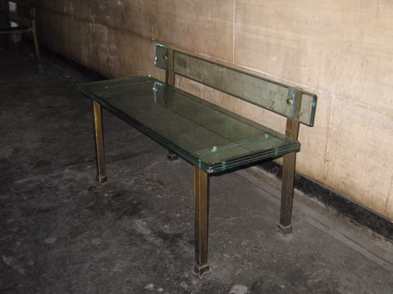 Bến Louvre, vẫn giữ vẻ cũ cổ hài hòa với kính - inox của bảo tàng Louvre