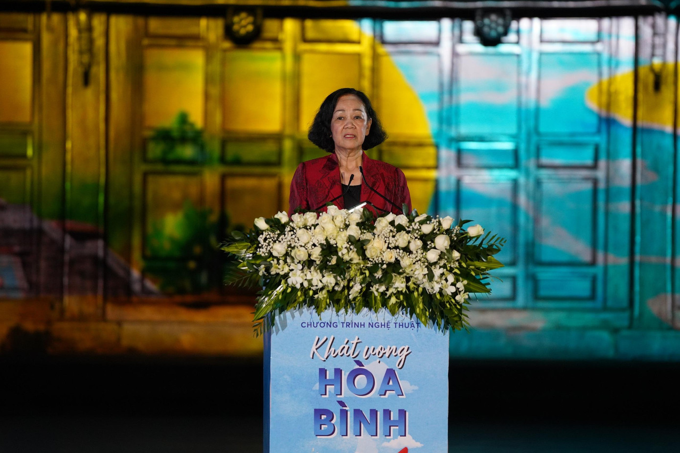 Ủy viên Bộ Chính trị, Bí thư Trung ương Đảng, Trưởng Ban tổ chức Trung ương Trương Thị Mai phát biểu khai mạc chương trình nghệ thuật “Khát vọng hòa bình”.