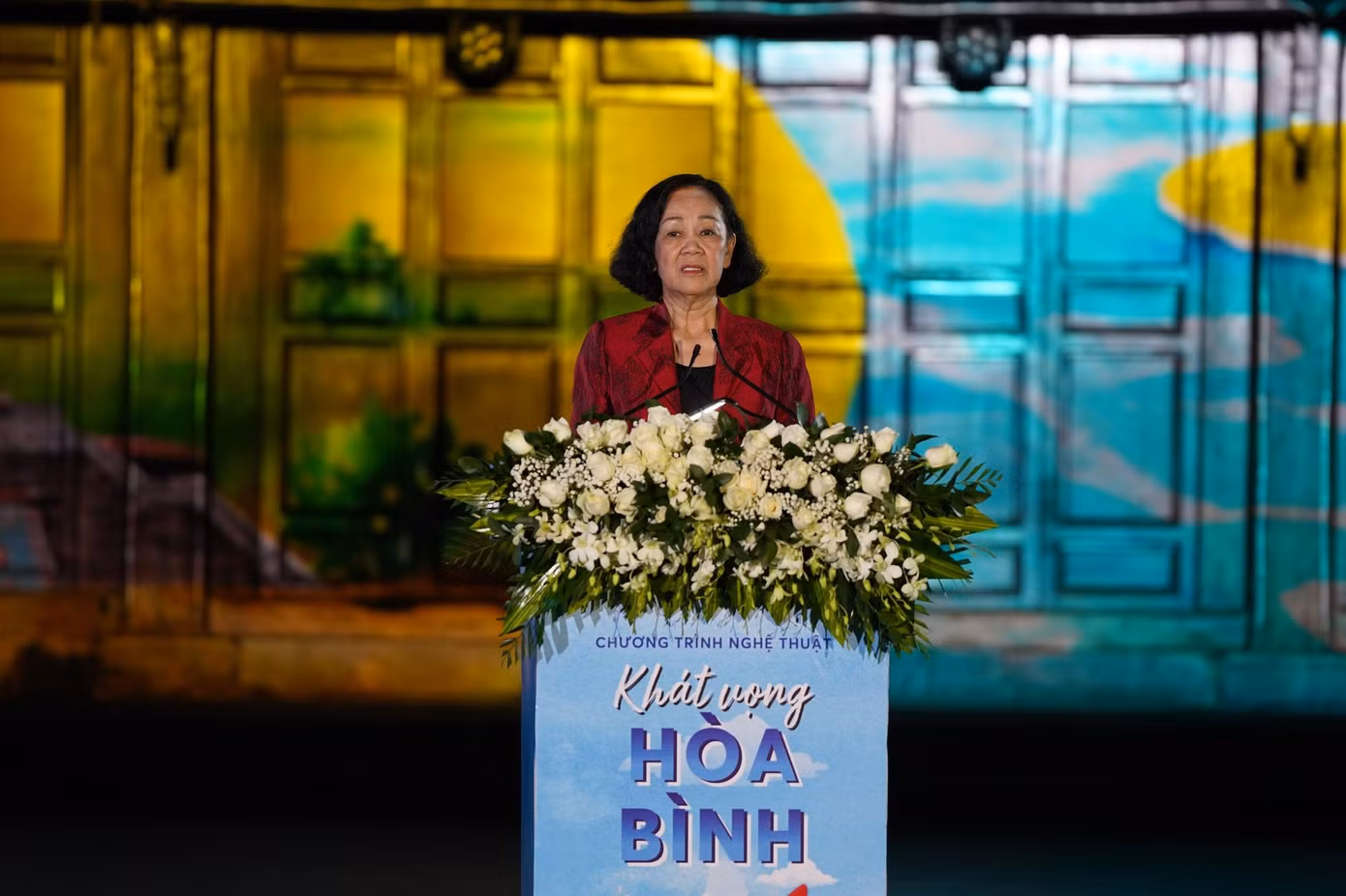 Ủy viên Bộ Chính trị, Bí thư Trung ương Đảng, Trưởng Ban tổ chức Trung ương Trương Thị Mai phát biểu khai mạc chương trình nghệ thuật “Khát vọng hòa bình”.