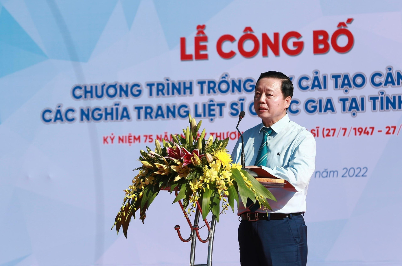 Bộ trưởng Bộ Tài nguyên và Môi trường Trần Hồng Hà phát biểu tại lễ công bố trồng cây xanh, cải tạo cảnh quan tại các di tích lịch sử, nghĩa trang liệt sĩ tỉnh Quảng Trị.