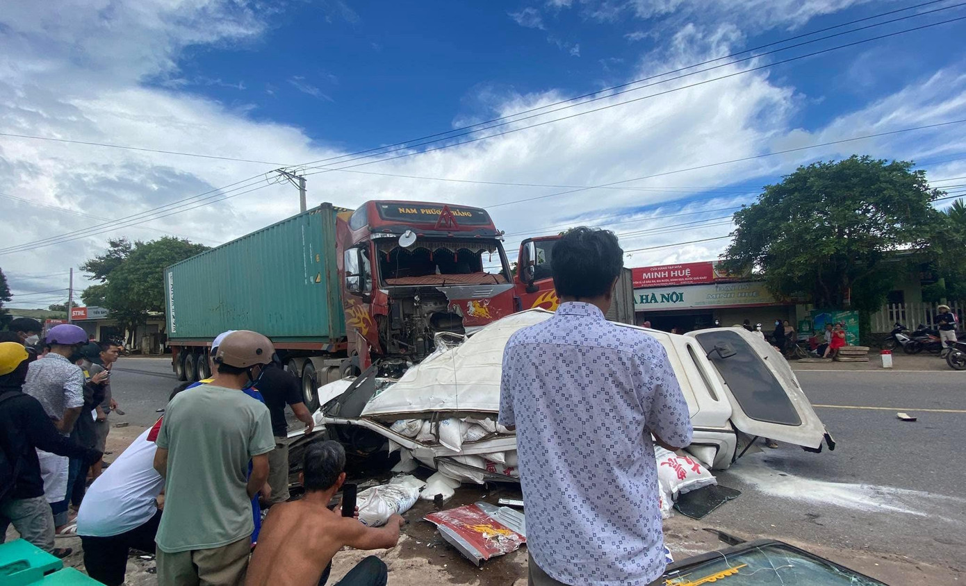 Hiện trường vụ tai nạn giao thông khiến 1 người tử vong Hiện trường vụ tai nạn giao thông khiến 1 người tử vong