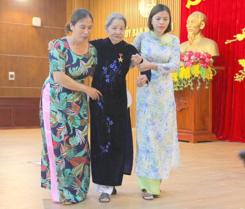 Mẹ Lê Thị Mót (xã Gio Sơn, huyện Gio Linh, tỉnh Quảng Trị) Mẹ Lê Thị Mót (xã Gio Sơn, huyện Gio Linh, tỉnh Quảng Trị)